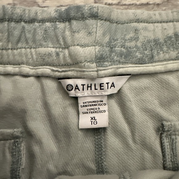 Athleta Farallon Women's Shorts Size XL Color "Fog Camo Coast Gray" NEW - Picture 6 of 10